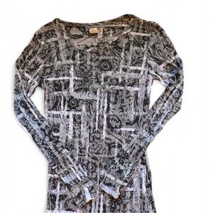 Daytrip Gray & White Long Sleeve Graphic Top